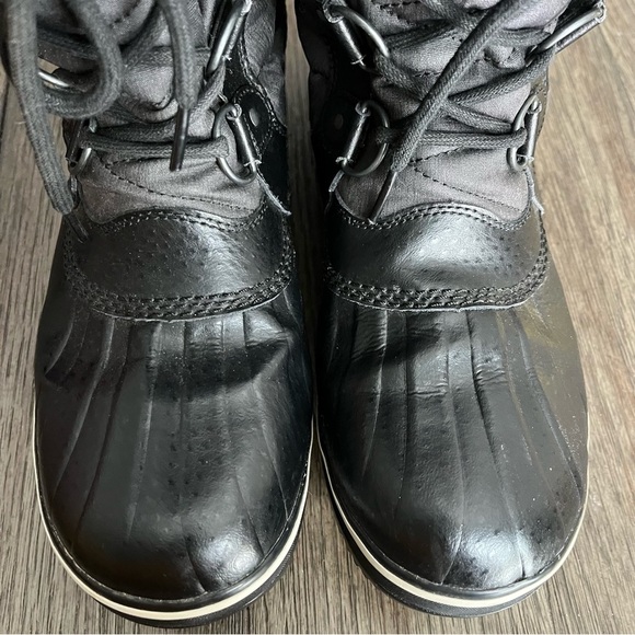 Black fur sorel boots - Picture 2 of 5